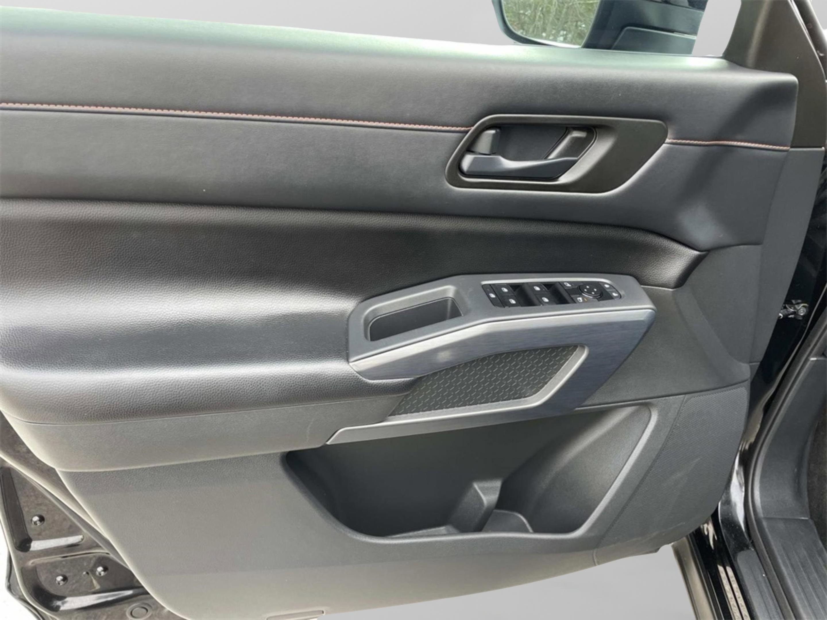 Used 2023 Nissan Pathfinder Rock Creek image 27