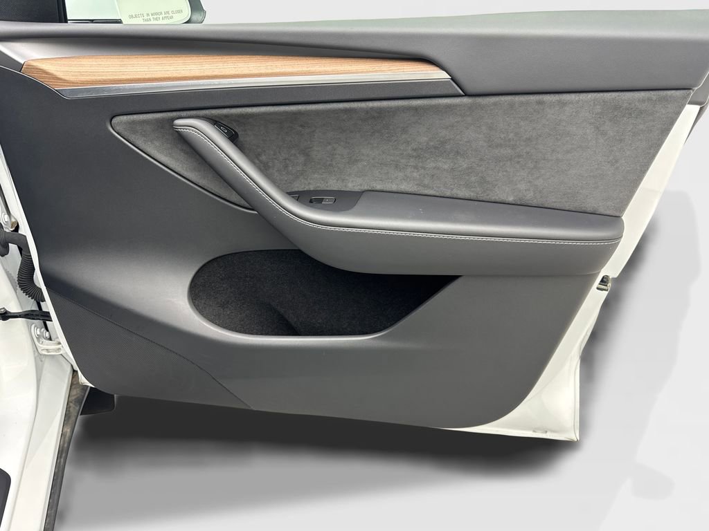 Used 2024 Tesla Model Y Long Range image 48