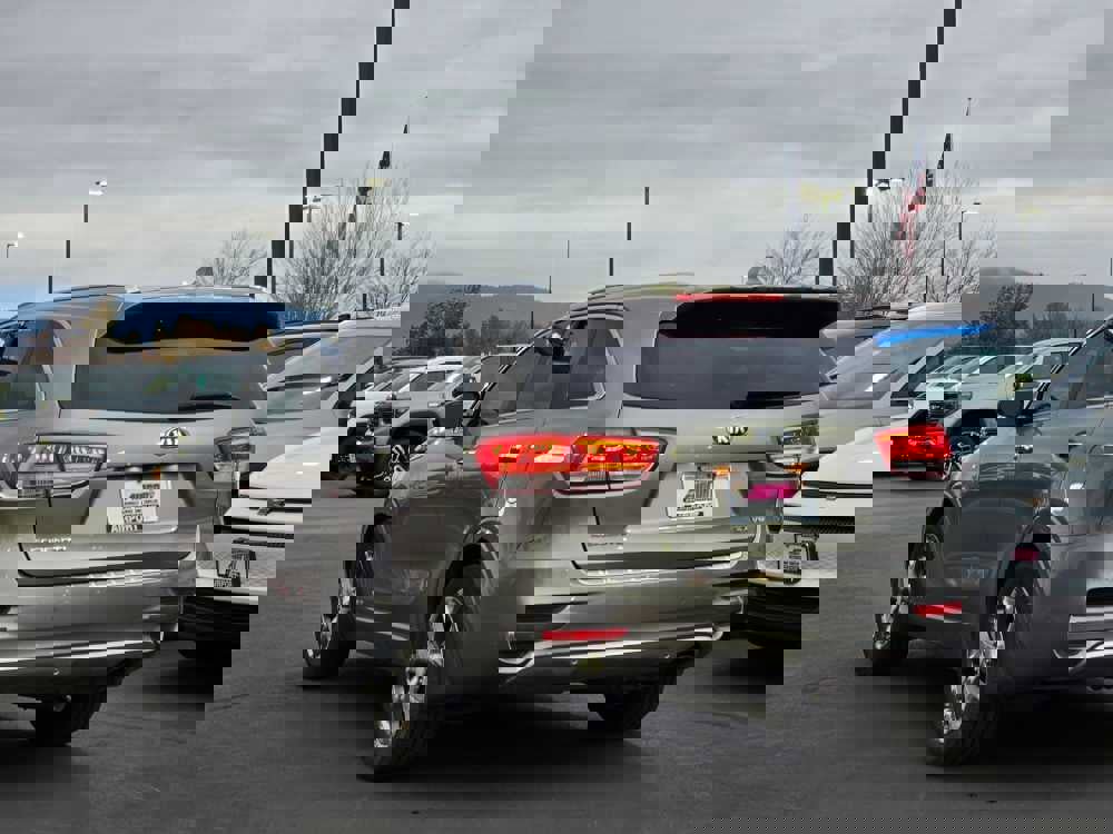 Used 2016 Kia Sorento SX image 4