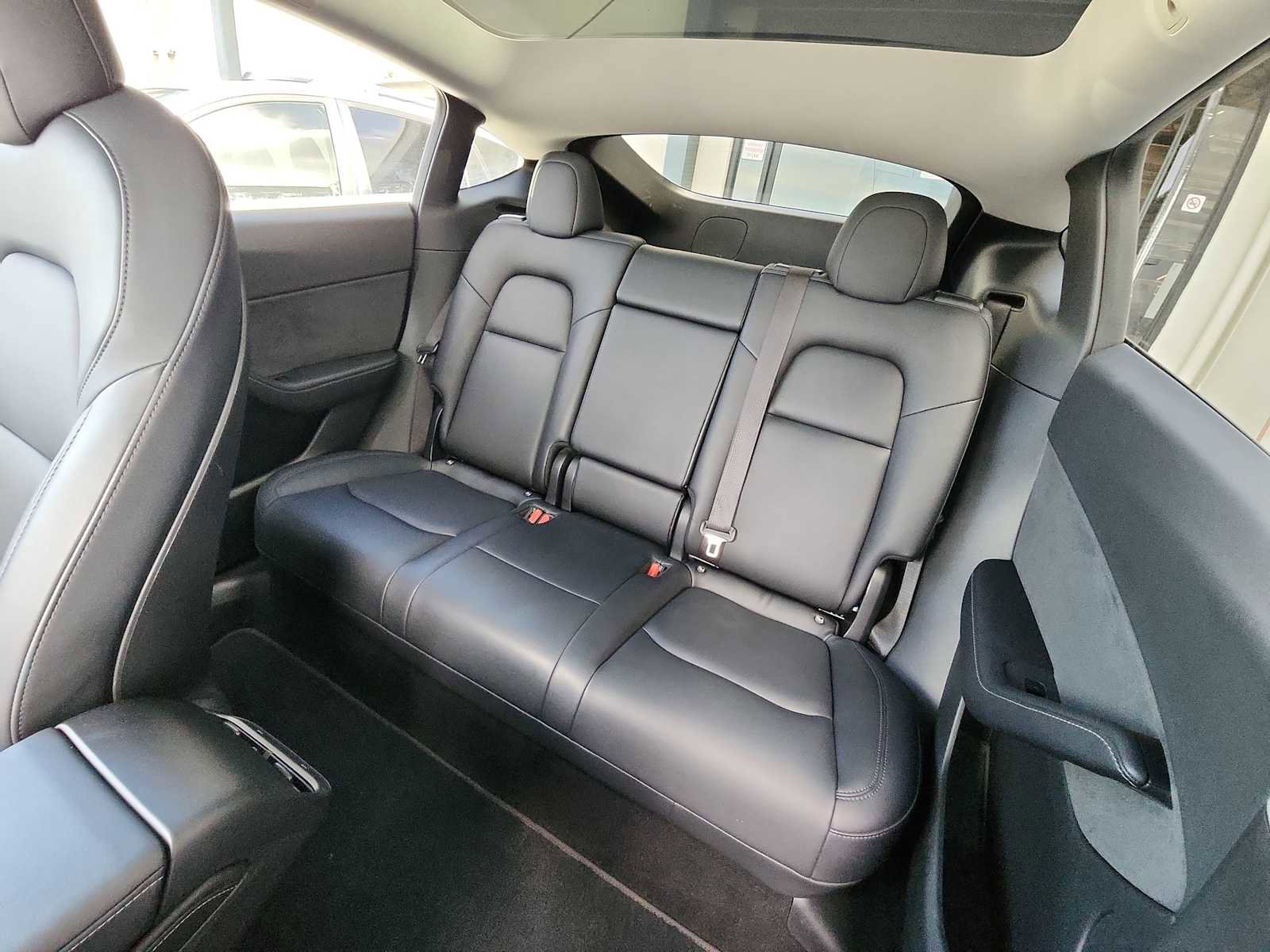 Used 2021 Tesla Model Y Standard Range image 23