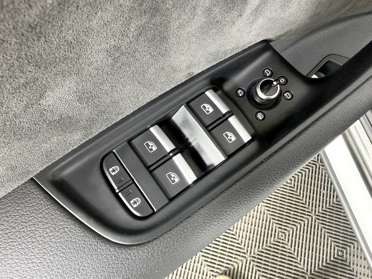 Used 2021 Audi SQ7 Premium Plus w/ Driver Assistance Package AWD/4WD image 31