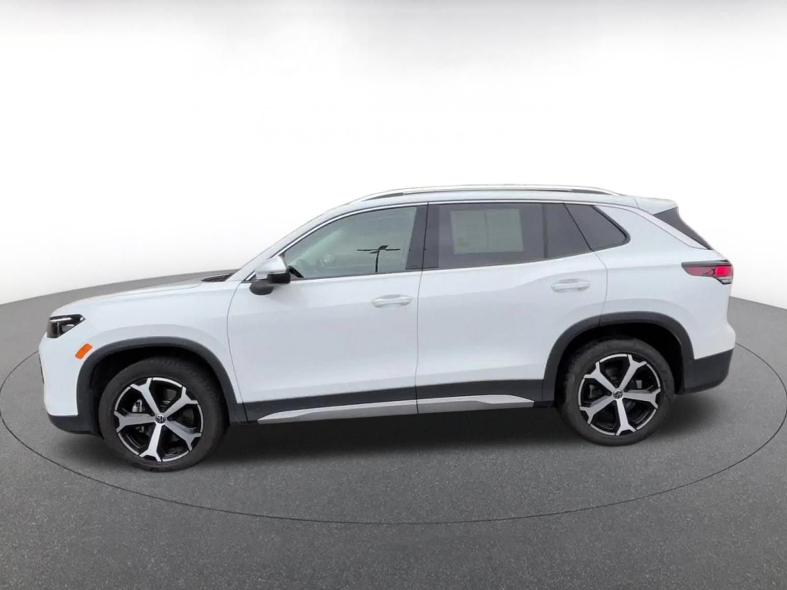 Used 2026 Volkswagen Tiguan SE AWD/4WD image 9