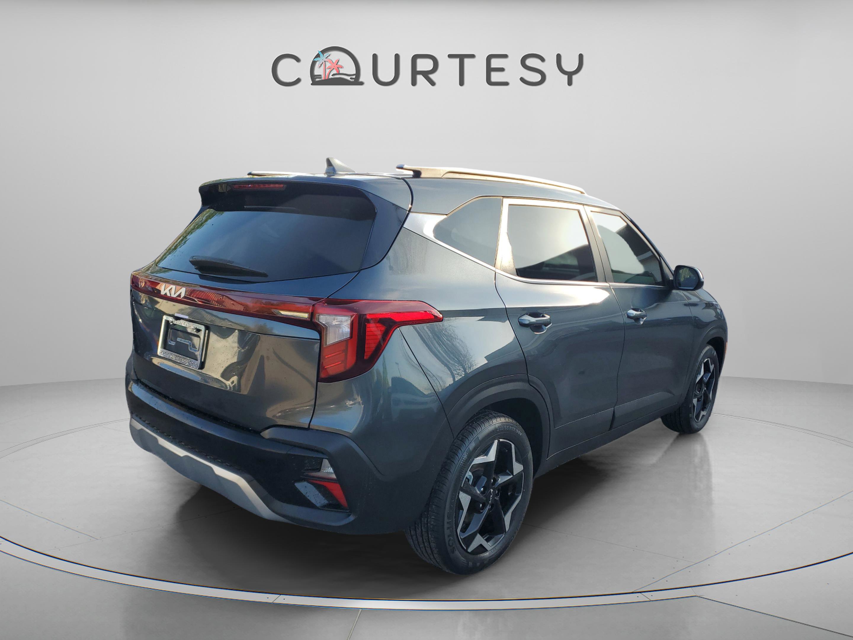 Certified 2024 Kia Seltos EX image 3