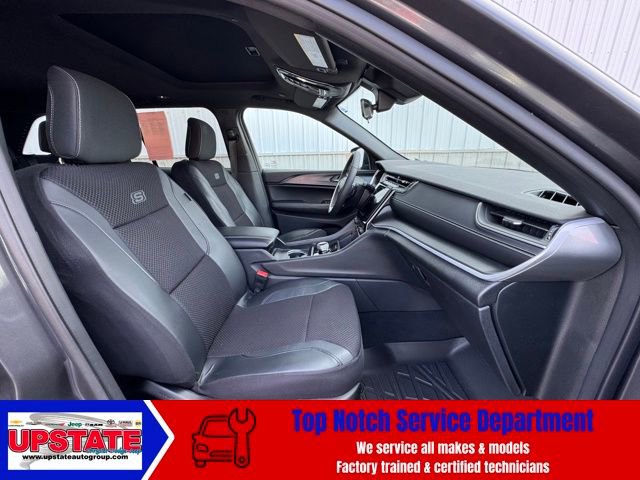 Used 2025 Jeep Grand Cherokee Laredo X w/ Luxury Tech Group I image 13