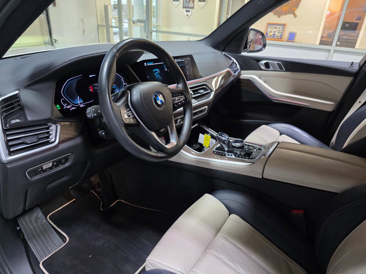Used 2022 BMW X5 xDrive45e w/ Executive Package image 16