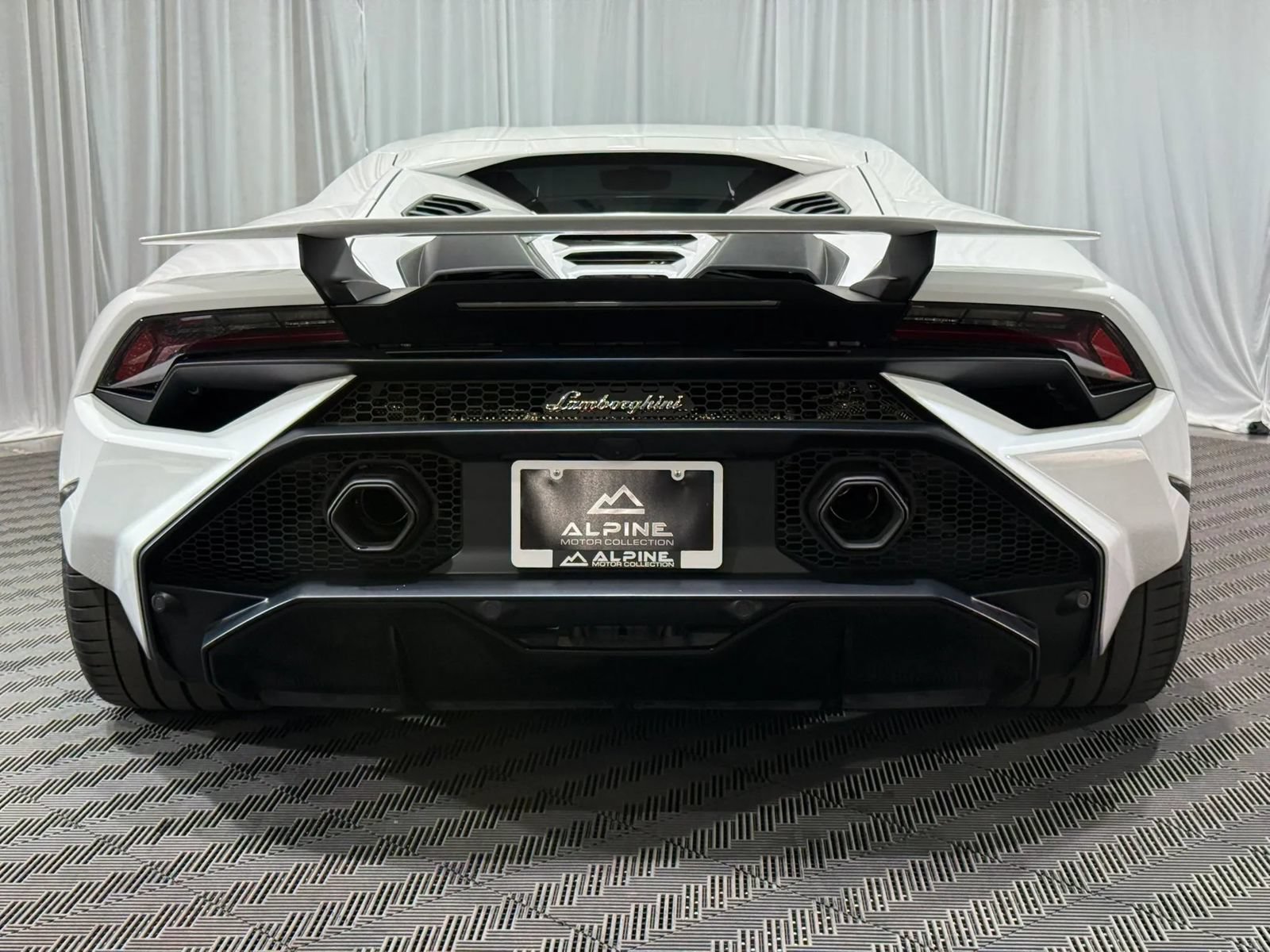 Used 2023 Lamborghini Huracan Tecnica RWD image 9
