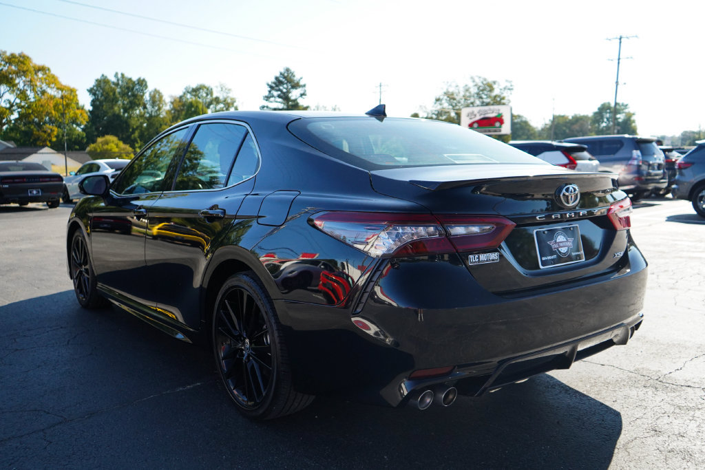 Used 2024 Toyota Camry XSE FWD image 3