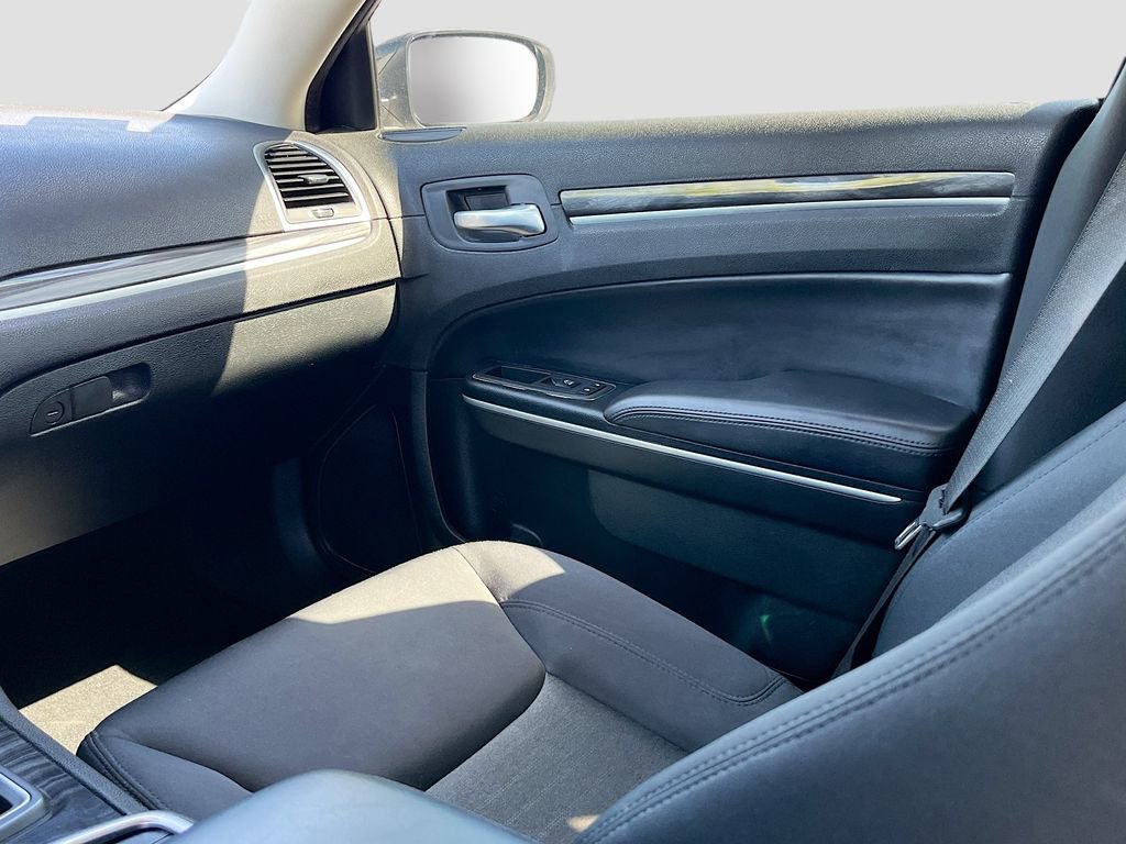 Used 2022 Chrysler 300 Touring w/ Sport Appearance Package RWD image 21