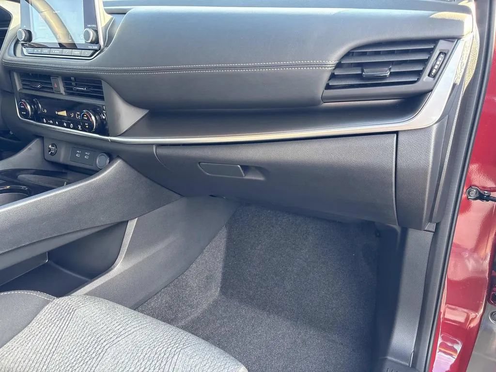 Used 2026 Nissan Rogue SV w/ Cold Weather Package FWD image 24