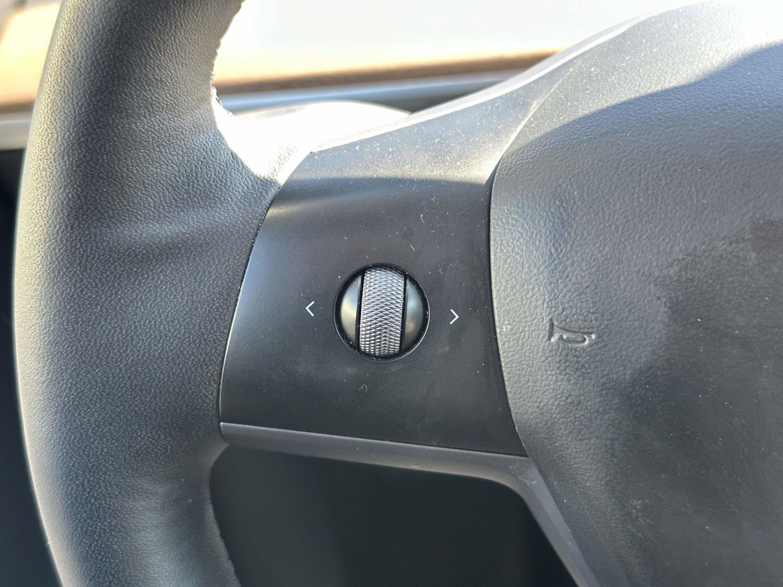 Used 2022 Tesla Model Y Long Range AWD/4WD image 22