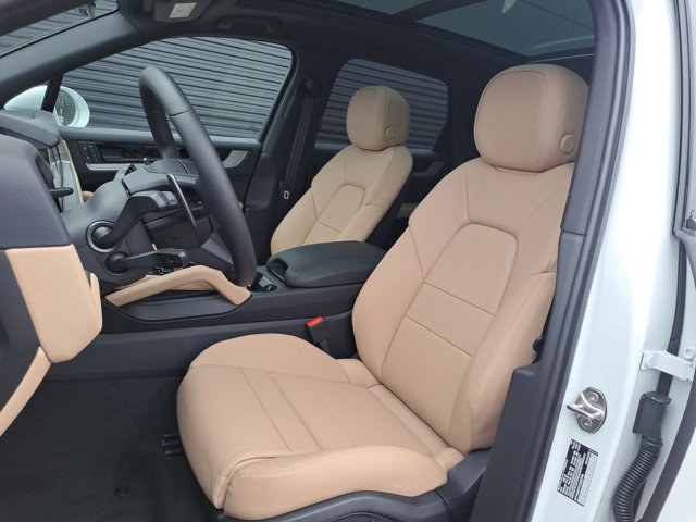 Used 2026 Porsche Cayenne AWD/4WD image 5