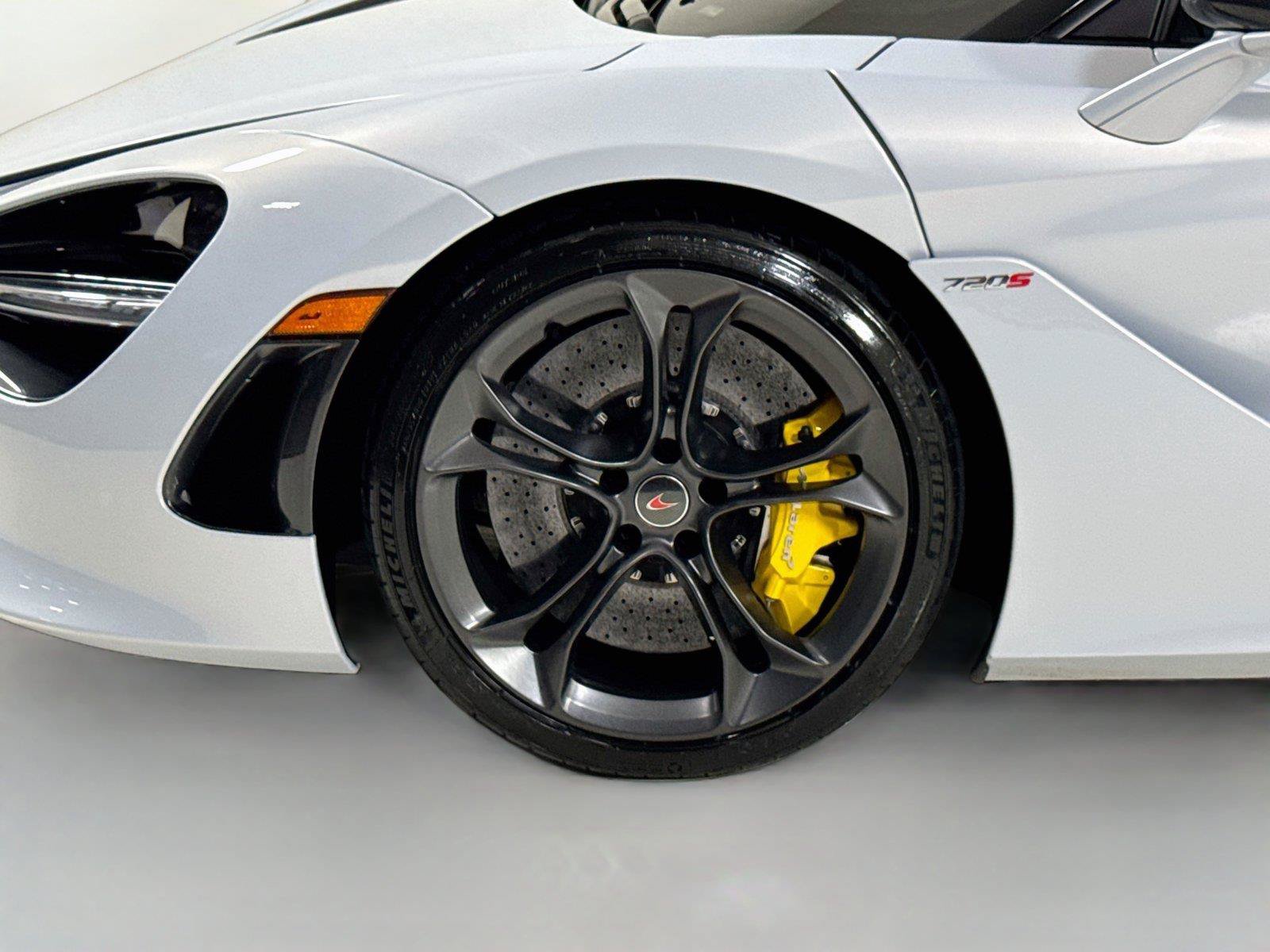 Used 2018 McLaren 720S Performance RWD image 34