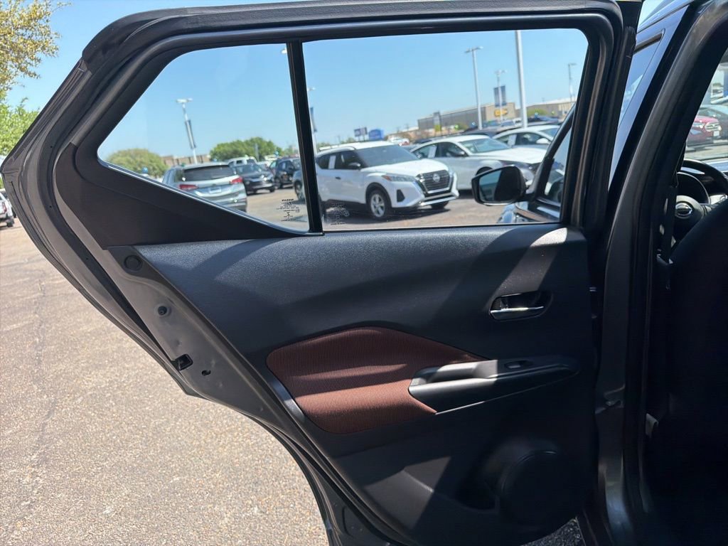 Used 2019 Nissan Kicks SR image 24