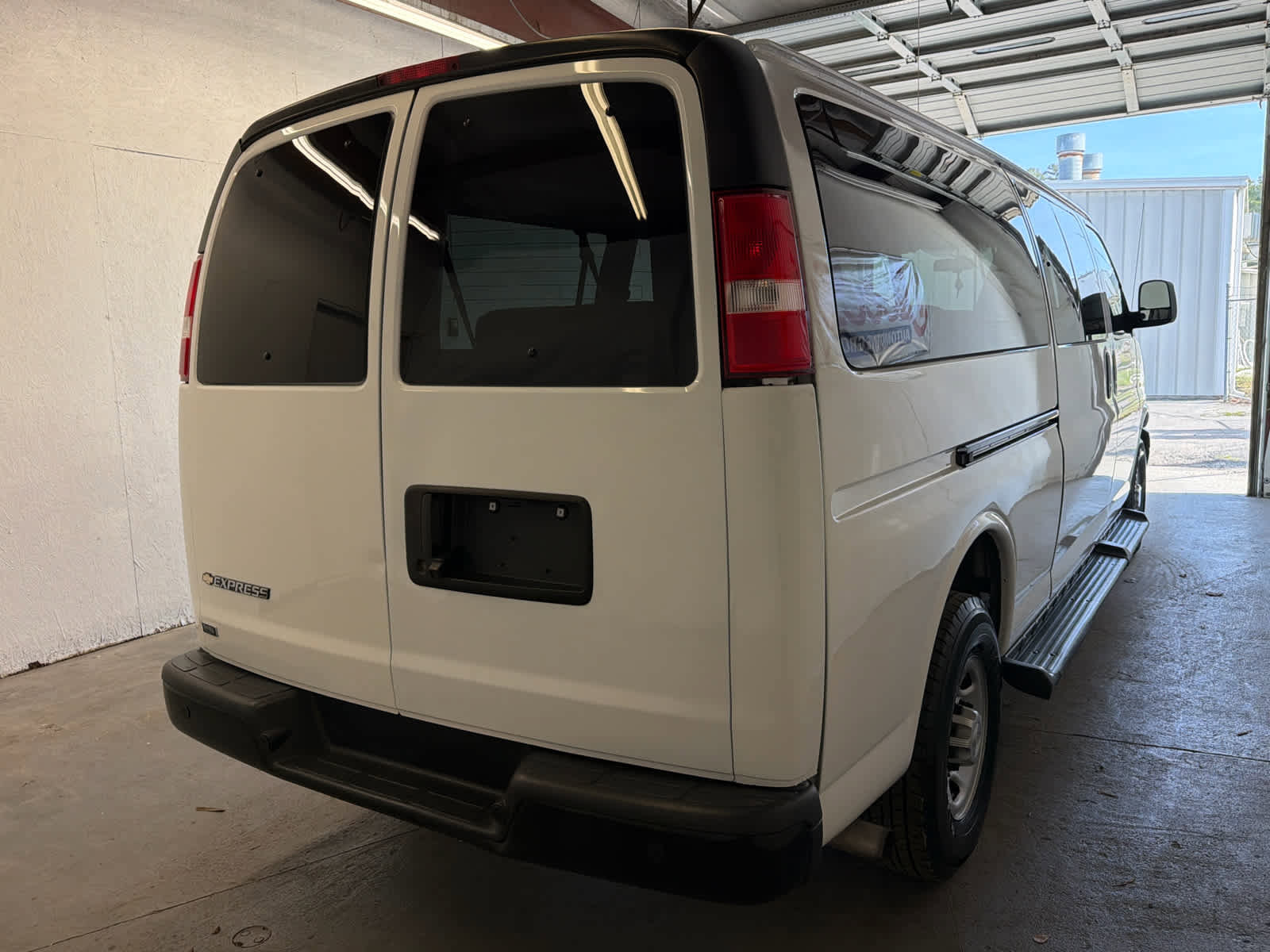 Used 2023 Chevrolet Express 3500 LS image 5