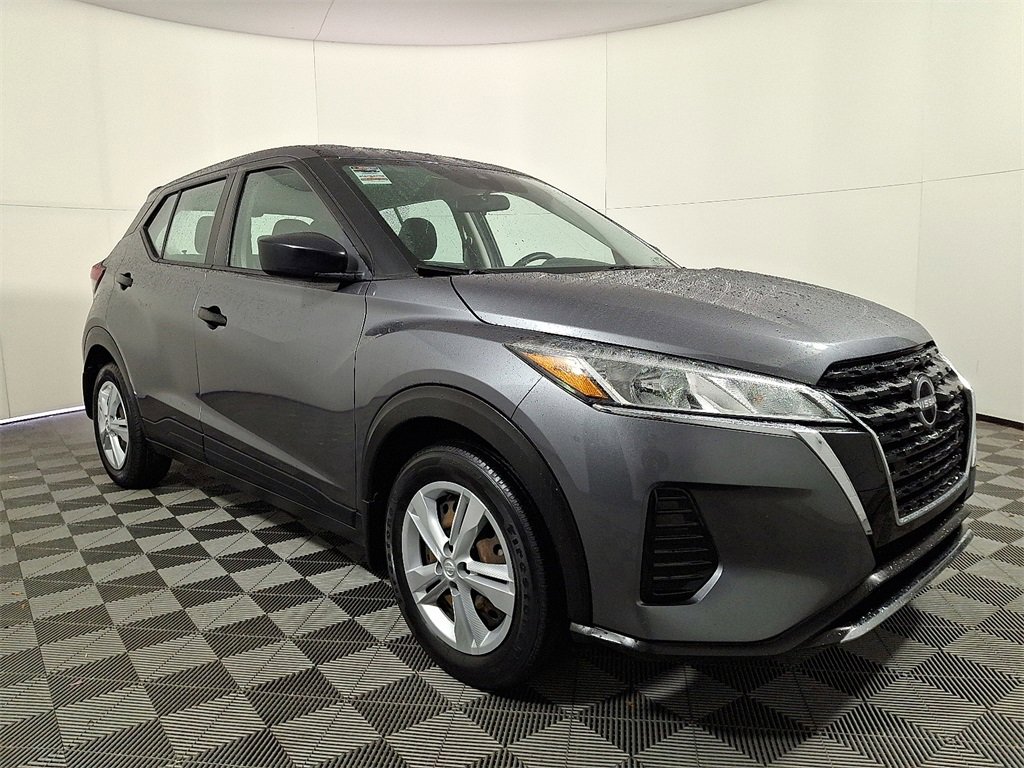 Used 2022 Nissan Kicks S image 4