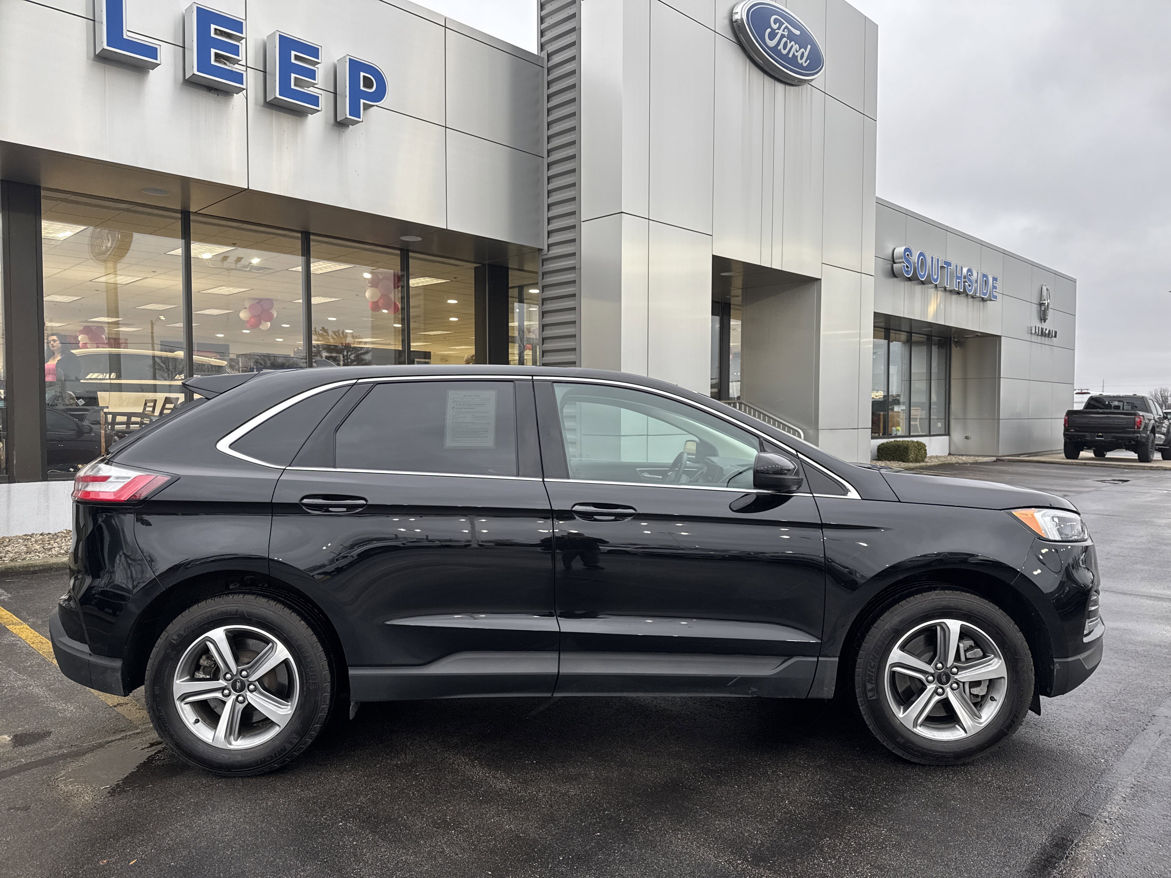 Used 2024 Ford Edge SEL w/ Convenience Package image 8