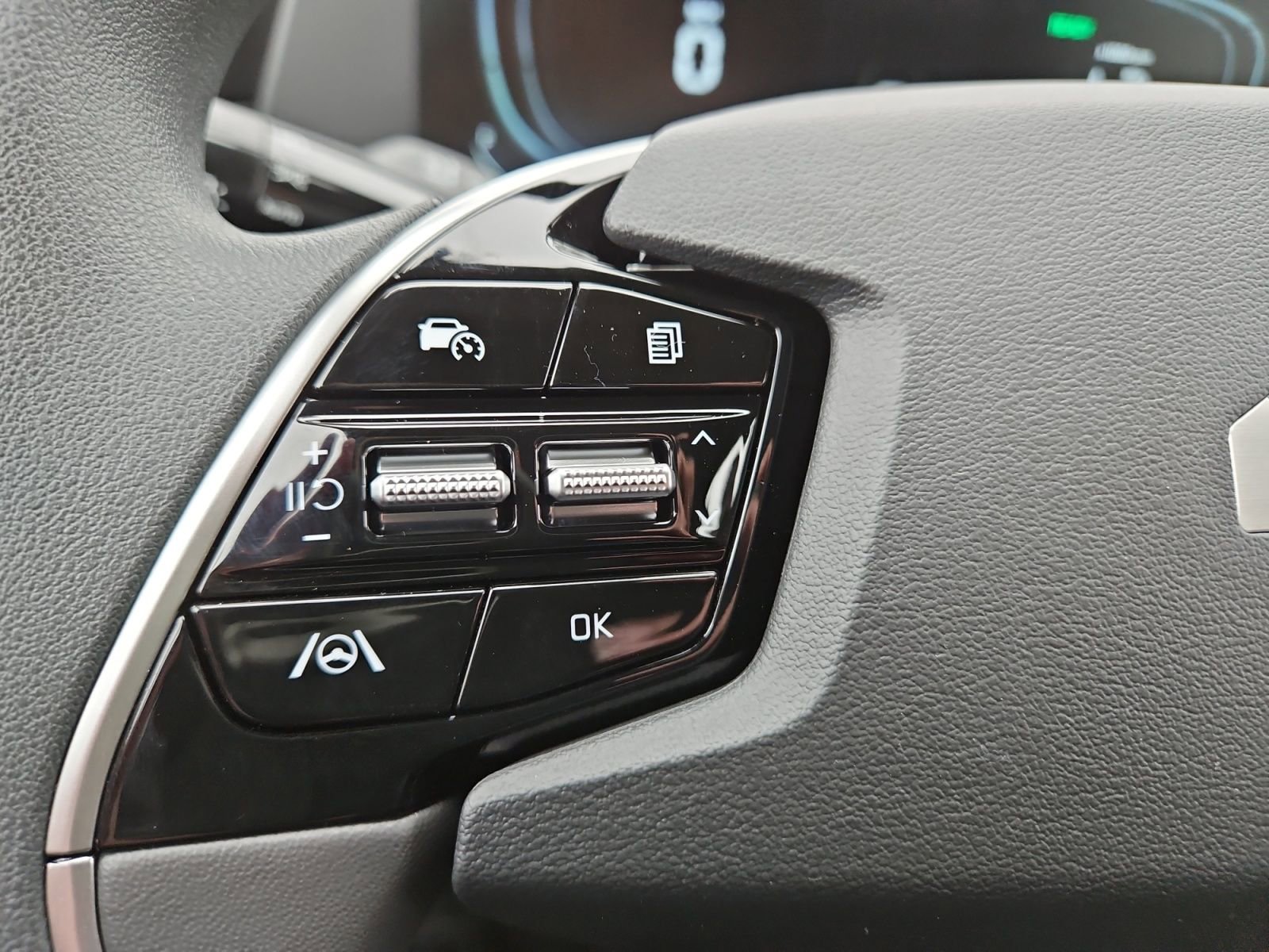 Used 2025 Kia Niro LX image 25