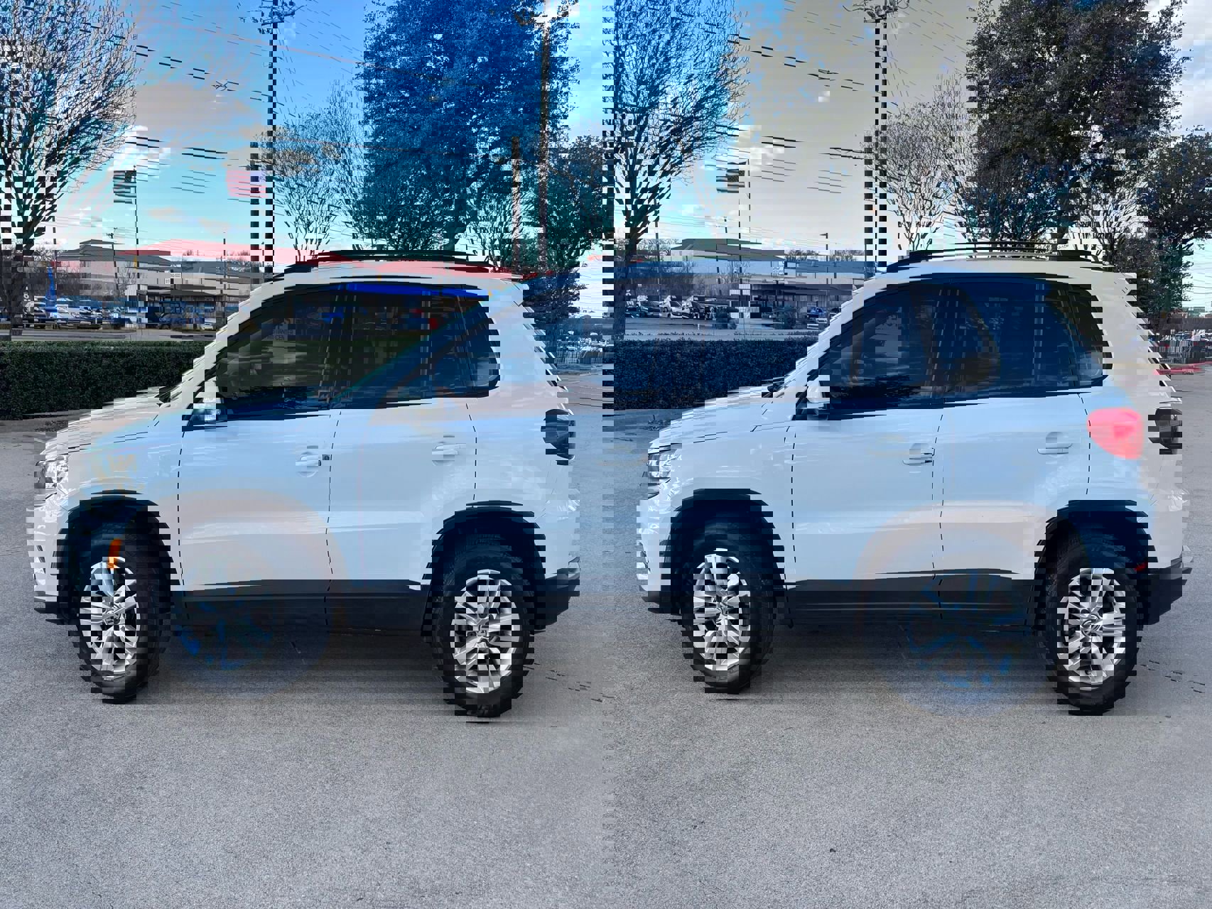 Used 2017 Volkswagen Tiguan S image 10