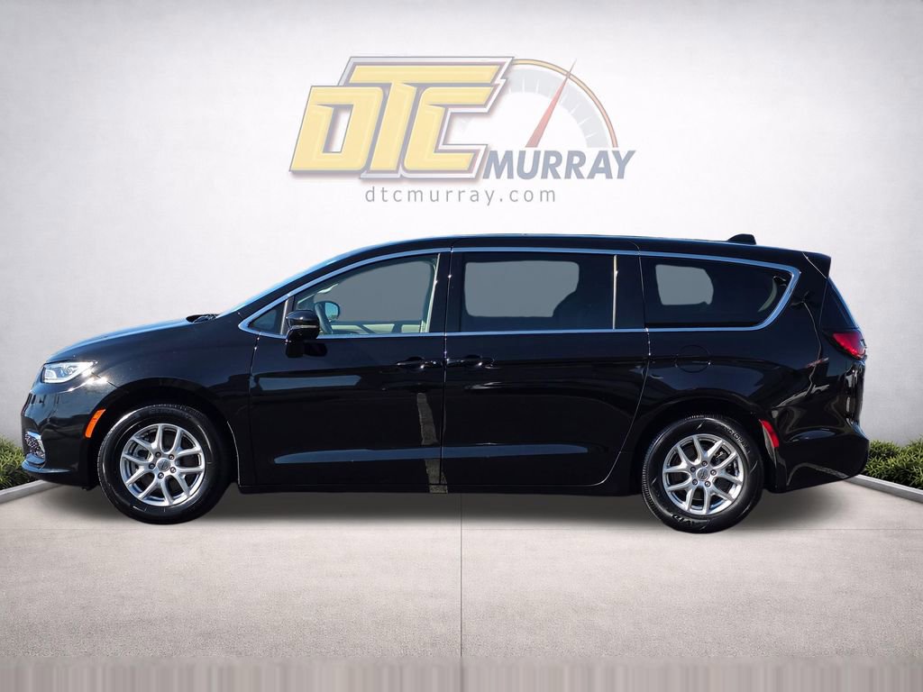 Used 2024 Chrysler Pacifica Touring-L FWD image 8