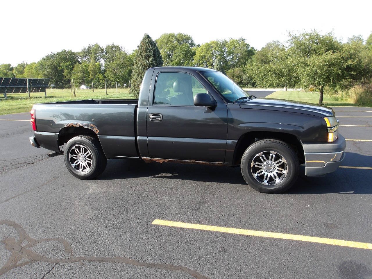 Used 2005 Chevrolet Silverado 1500 W/T RWD image 1