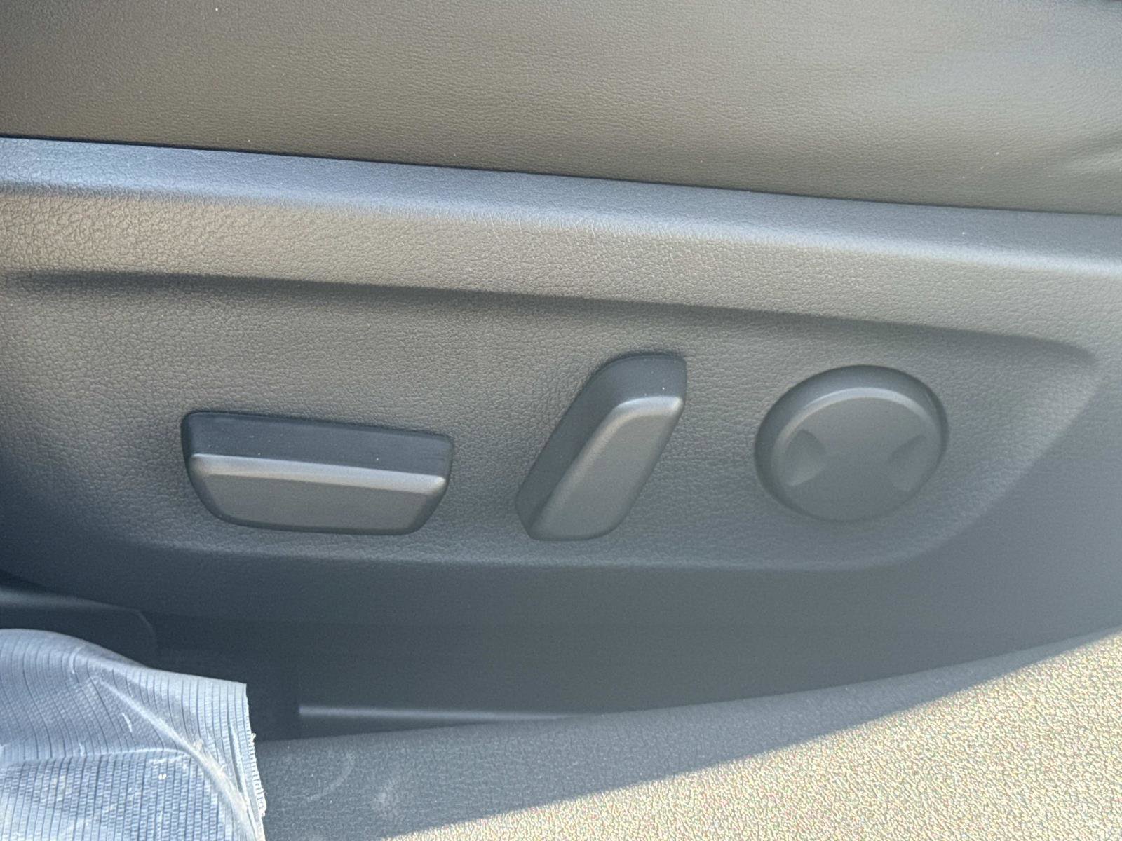 New 2026 MAZDA MAZDA3 Hatchback w/Premium Plus Pkg image 22