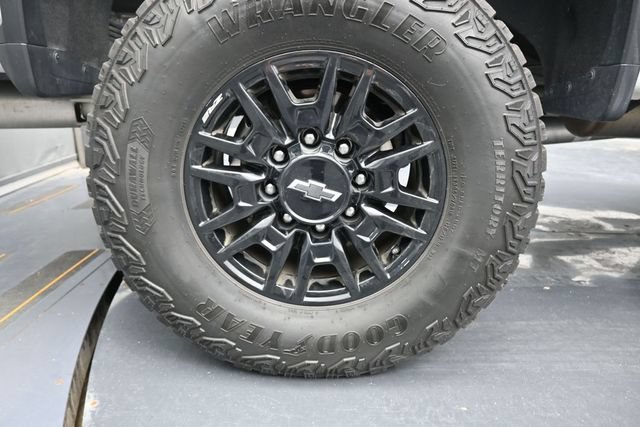 Used 2024 Chevrolet Silverado 2500 ZR2 w/ Technology Package AWD/4WD image 30