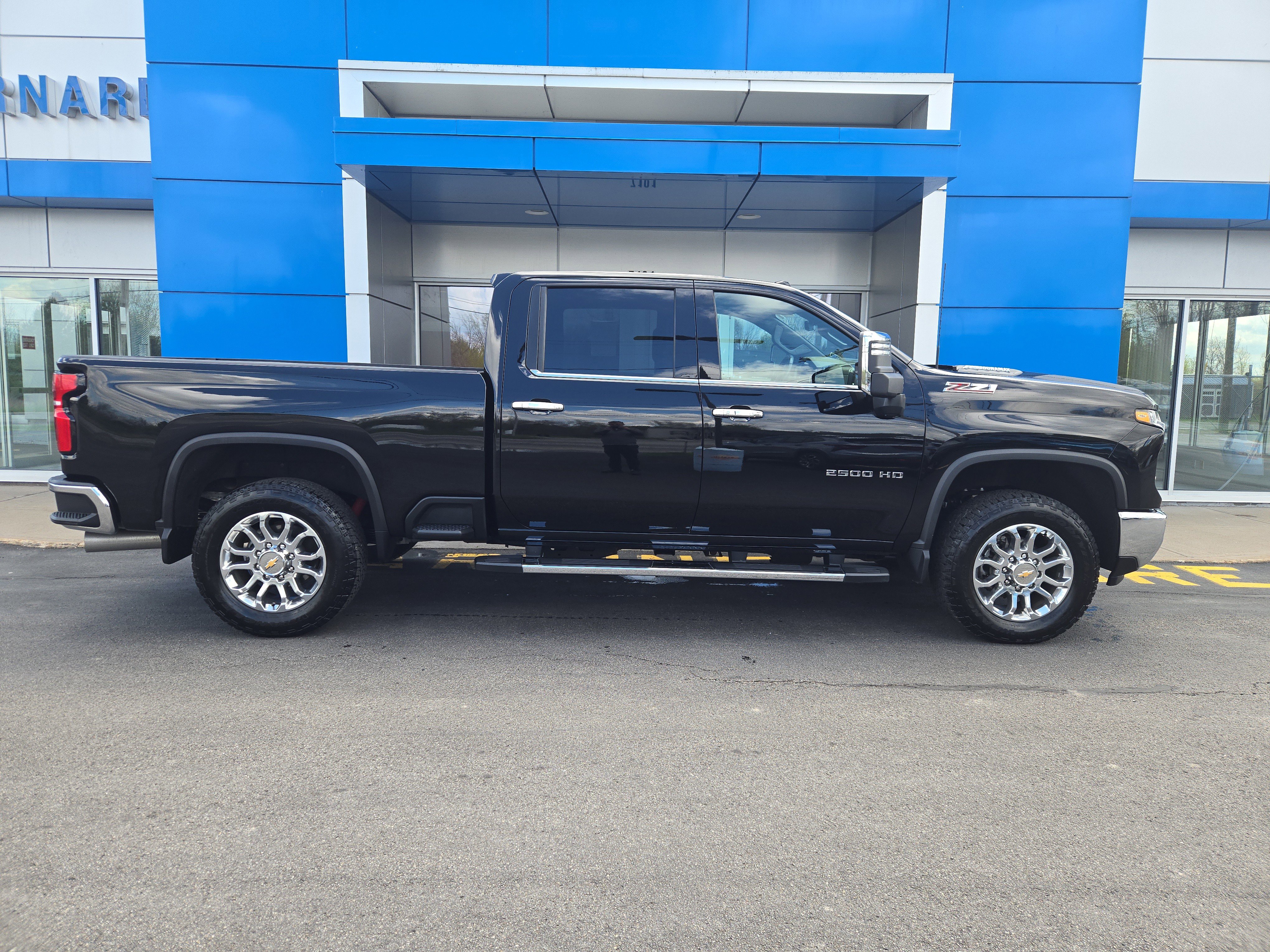Certified 2025 Chevrolet Silverado 2500 LTZ w/ LTZ Premium Package AWD/4WD image 17