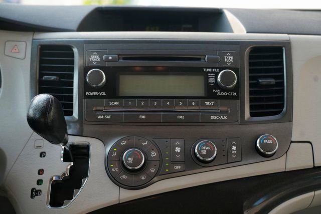 Used 2011 Toyota Sienna image 34