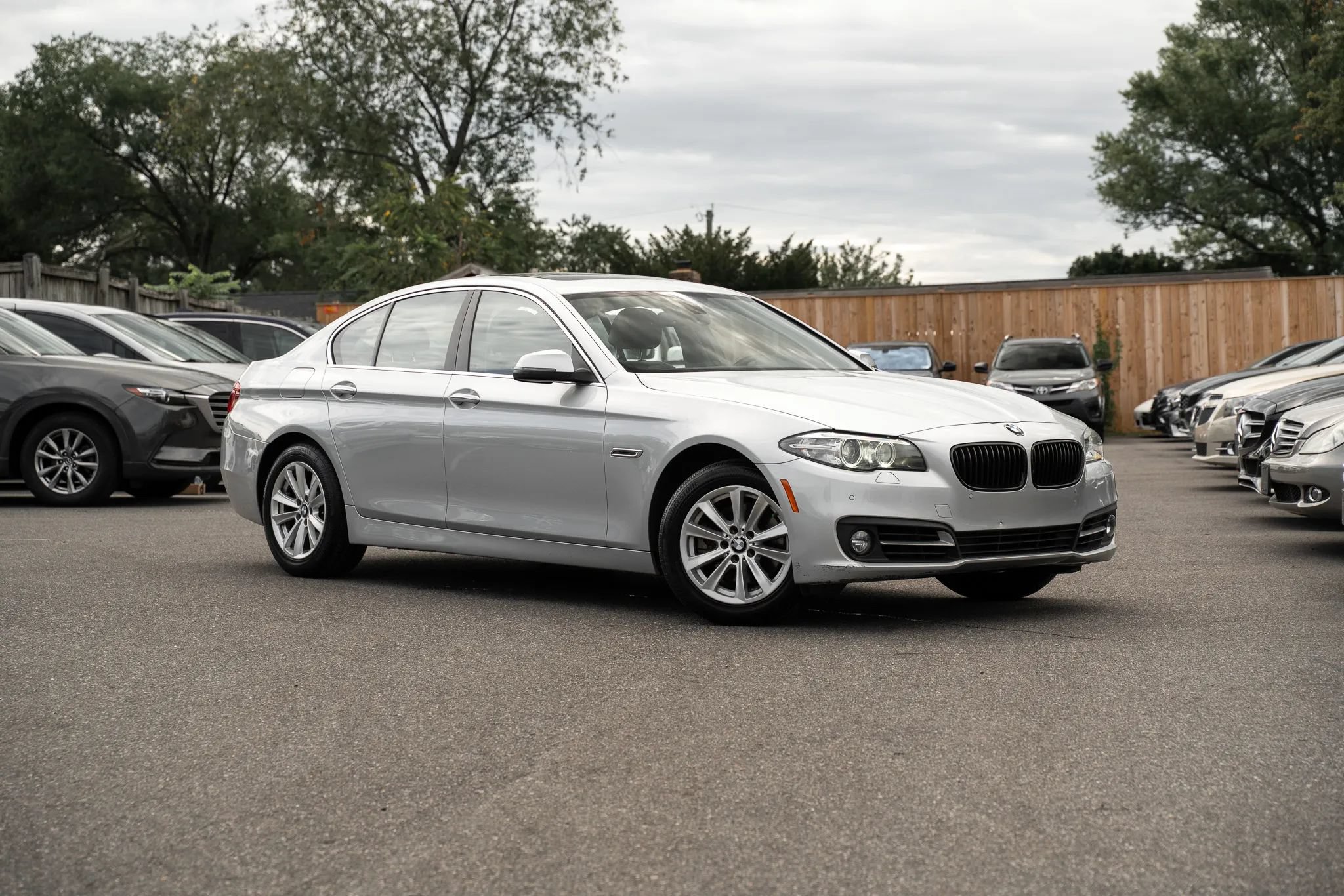 Used 2016 BMW 528i xDrive Sedan w/ Premium Package AWD/4WD image 1