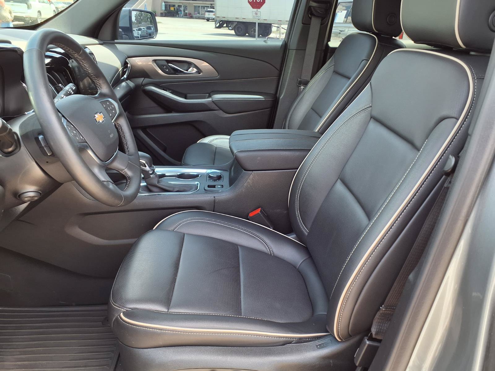 Used 2023 Chevrolet Traverse Premier FWD image 14