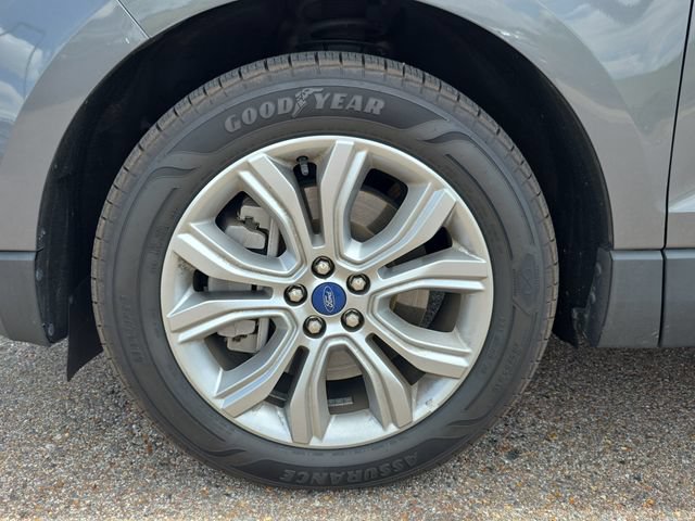 Used 2022 Ford Edge Titanium AWD/4WD image 9