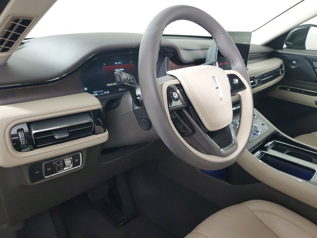 Used 2023 Lincoln Aviator Reserve w/ Equipment Group 201A RWD image 23