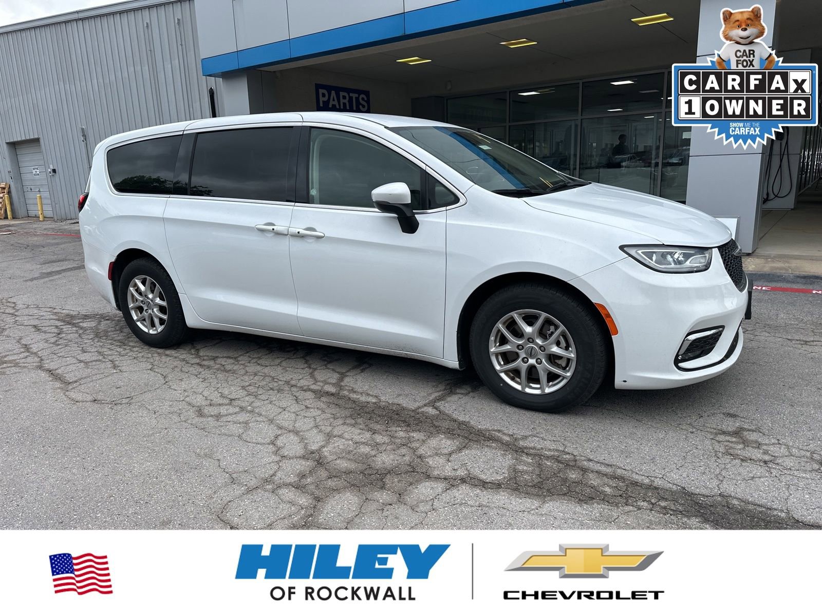 Used 2023 Chrysler Pacifica Touring-L image 1