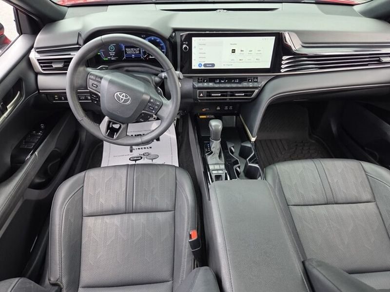 Used 2025 Toyota Camry XSE FWD image 10