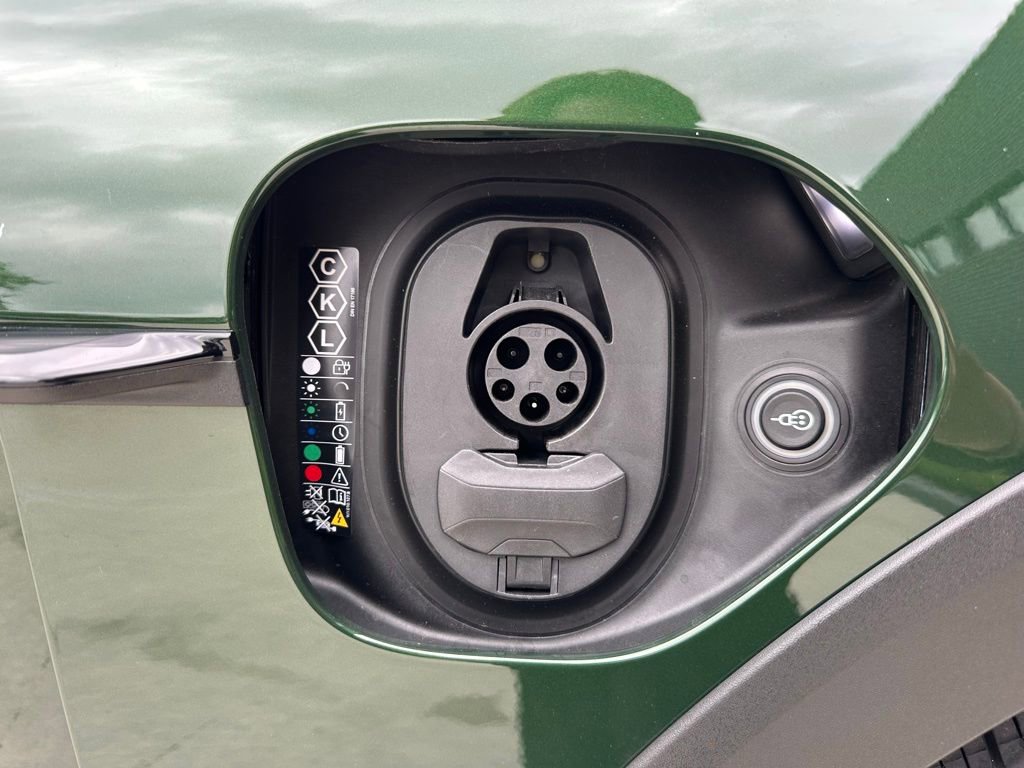 Used 2025 Porsche Taycan 4 Cross Turismo image 41