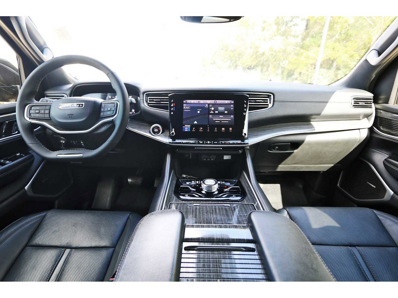 Used 2022 Jeep Wagoneer Series III w/ Flexible Seating Group image 7