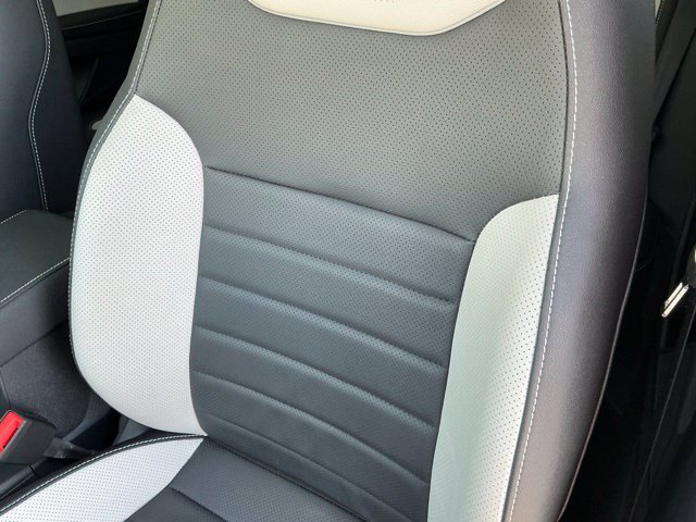 Certified 2025 Volkswagen Taos SEL AWD/4WD image 16