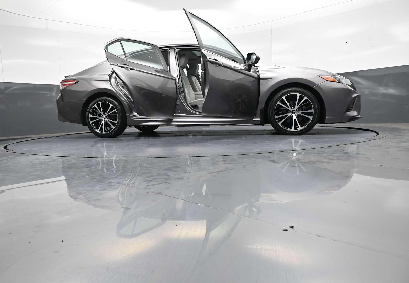 Used 2020 Toyota Camry SE w/ Convenience Package FWD image 52
