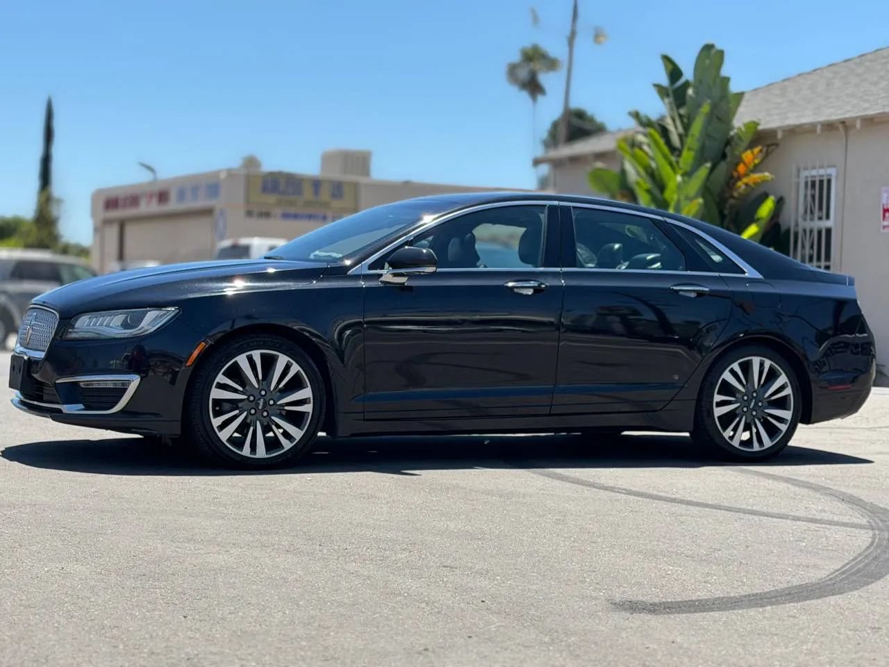 Used 2017 Lincoln MKZ Reserve FWD image 9
