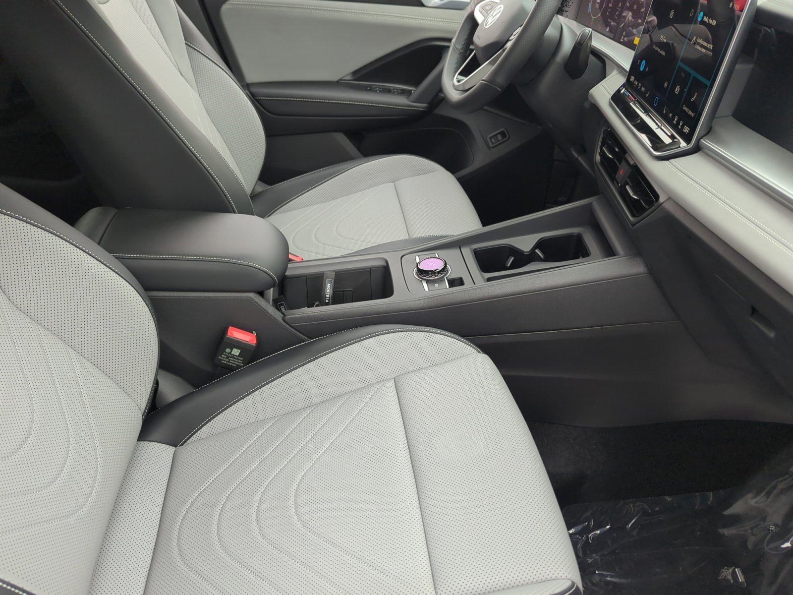 New 2026 Volkswagen Tiguan SE R-Line image 18