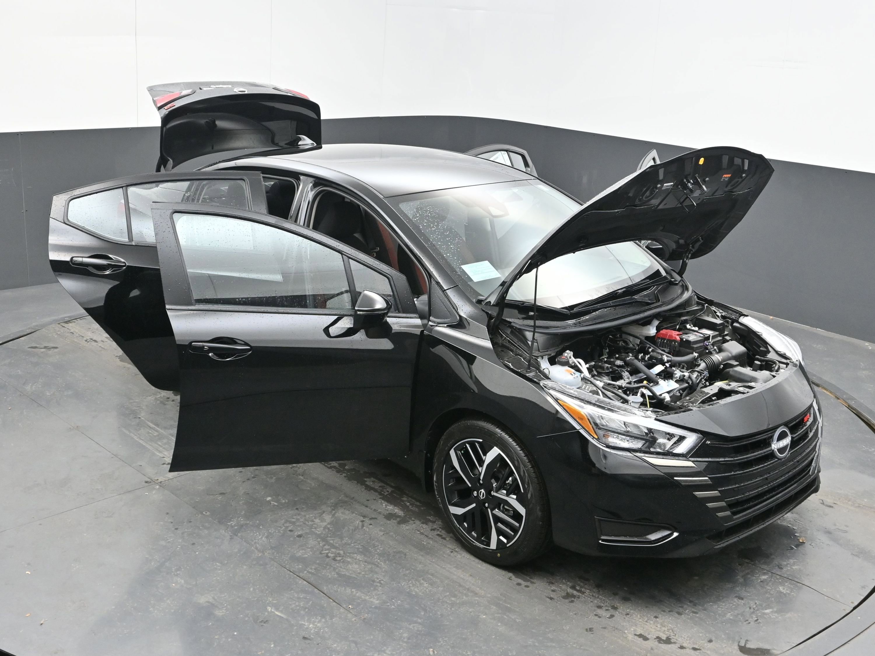 New 2025 Nissan Versa SR image 38