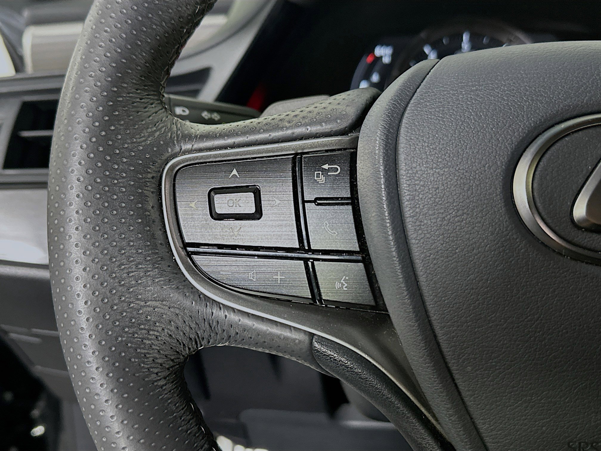 Used 2024 Lexus ES 350 F Sport w/ Accessory Package (Z2) FWD image 16