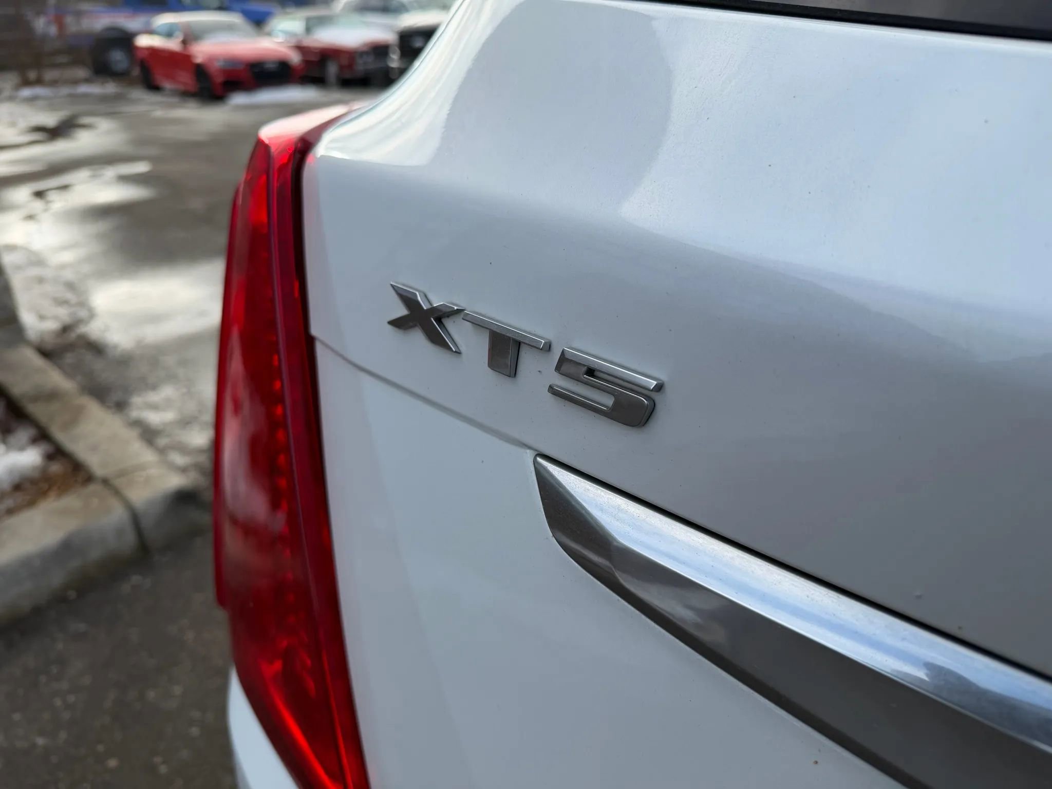 Used 2017 Cadillac XT5 Luxury w/ Driver Awareness Package image 9