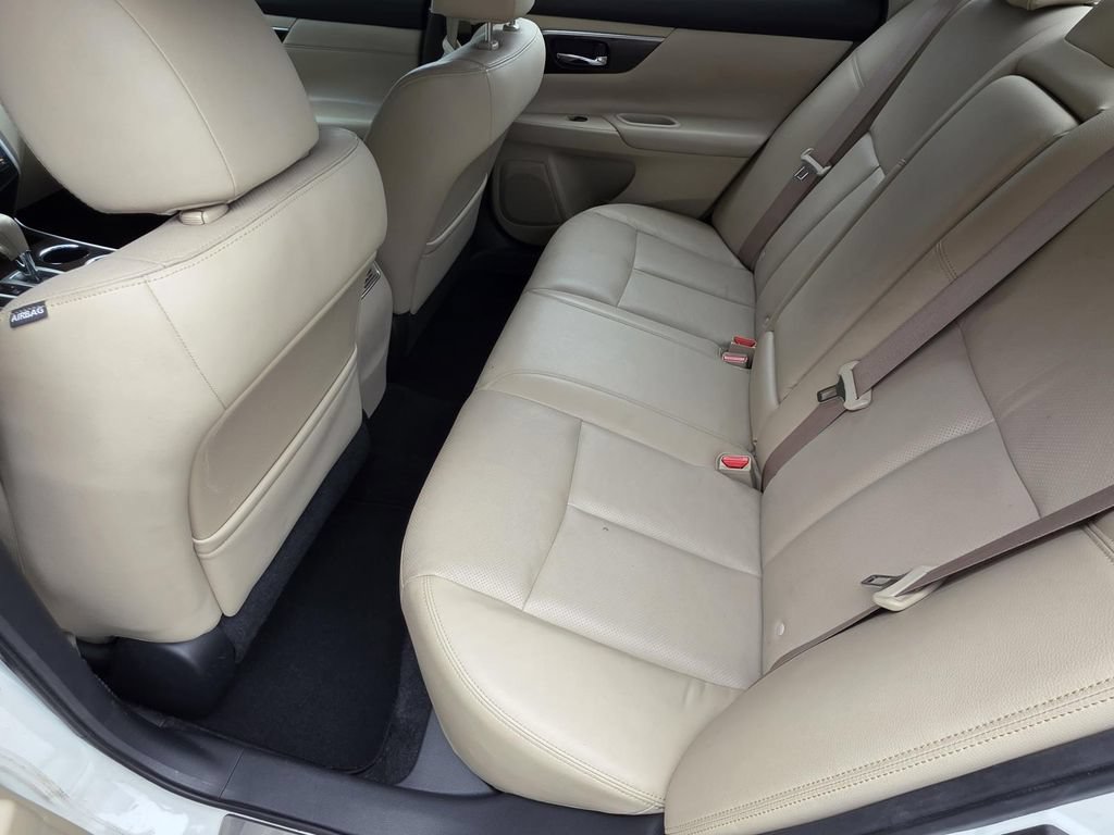 Used 2015 Nissan Altima 2.5 SL w/ Moonroof Package FWD image 9