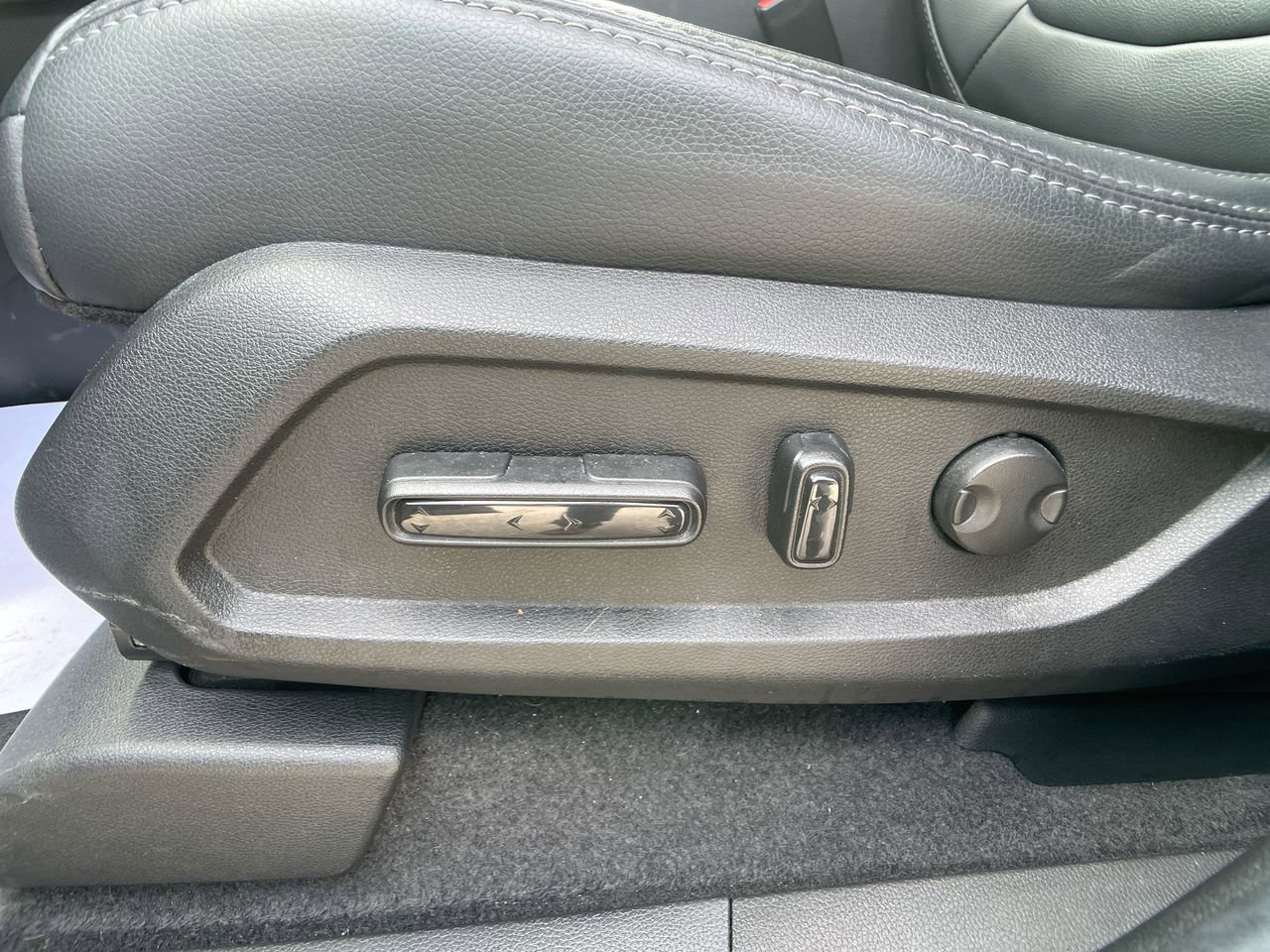 Used 2025 Honda Pilot EX-L image 13