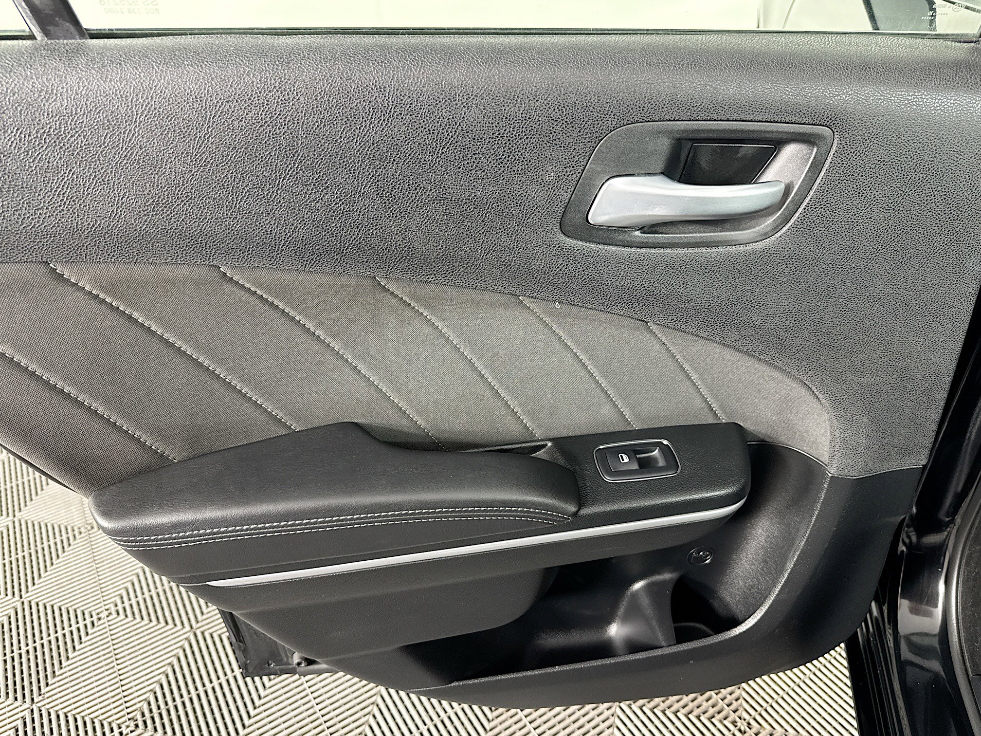 Used 2020 Dodge Charger SXT image 25