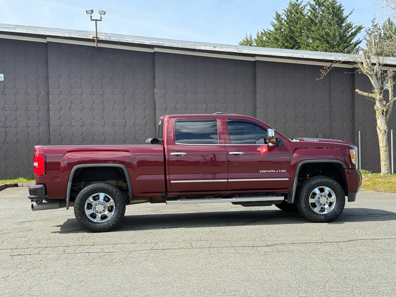 Used 2017 GMC Sierra 3500 Denali w/ Duramax Plus Package AWD/4WD image 4