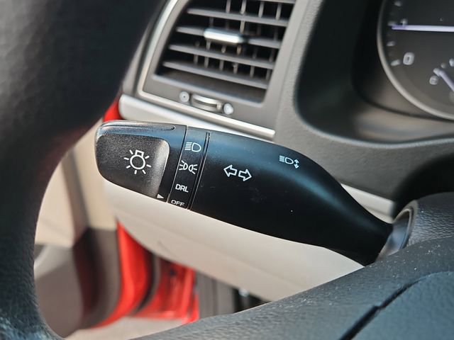 Used 2017 Hyundai Elantra SE FWD image 23
