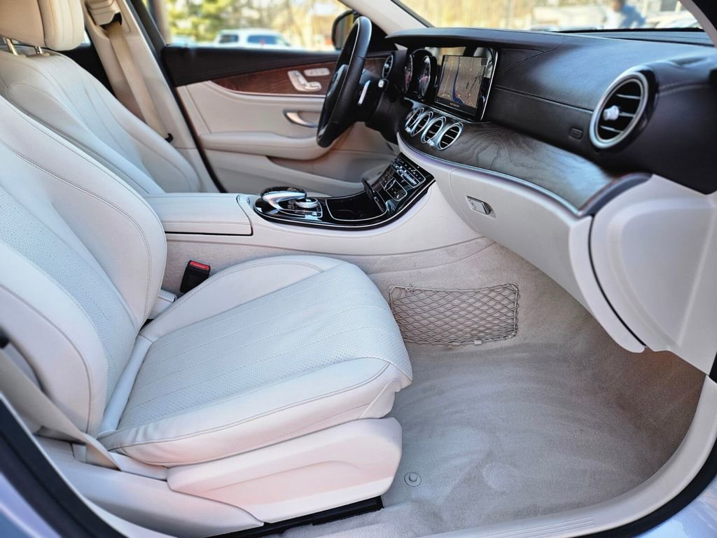 Used 2017 Mercedes-Benz E 300 4MATIC image 11