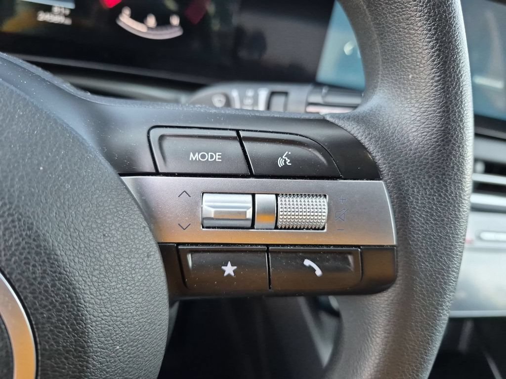 Used 2025 Hyundai Santa Cruz SEL FWD image 20